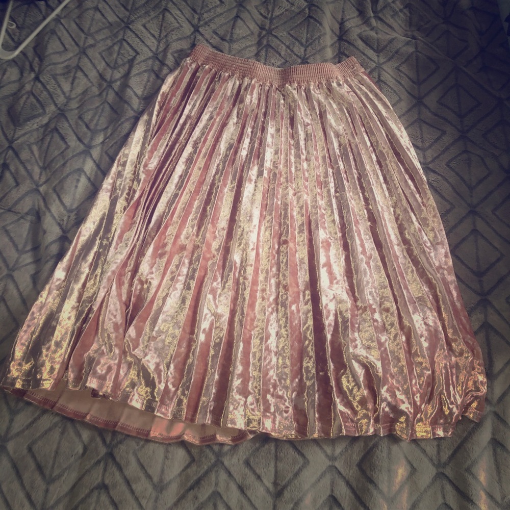 Velvet mid length baby pink skirt